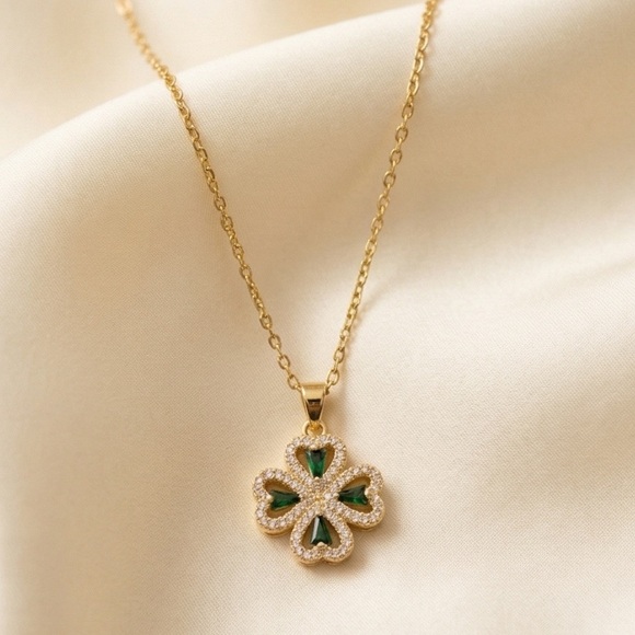 Elegant Gold Necklace with Four Leaf Pendant with Green Stones - Picture 6 of 6
